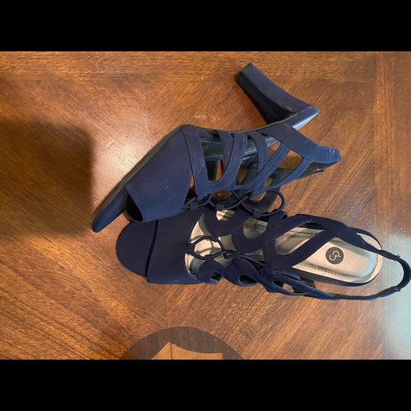 Dress Barn navy heels - Picture 2 of 2